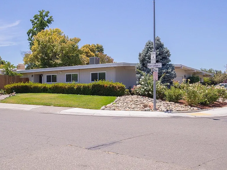 4671 River College Dr — Photo 1