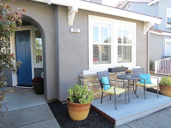 3rd image of 916 Westbury Ct