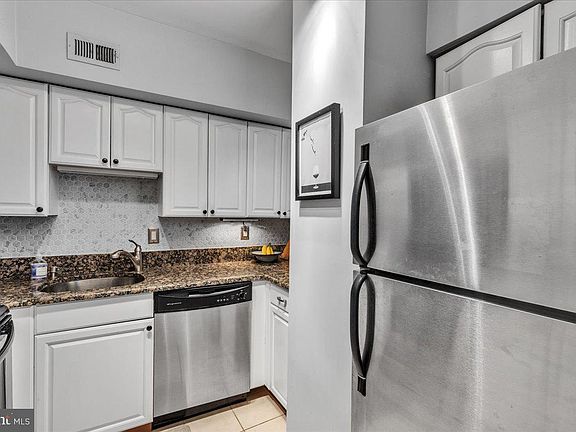 5th image of 1001 N Randolph St APT 209