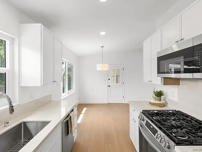 8851 Geraldine Ave — Photo 7