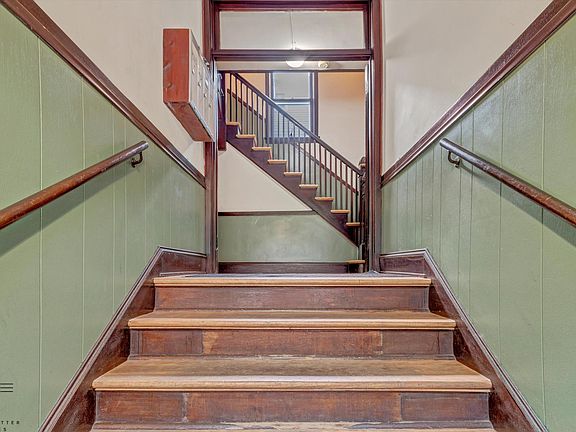 3rd image of 3702 N Hoyne Ave