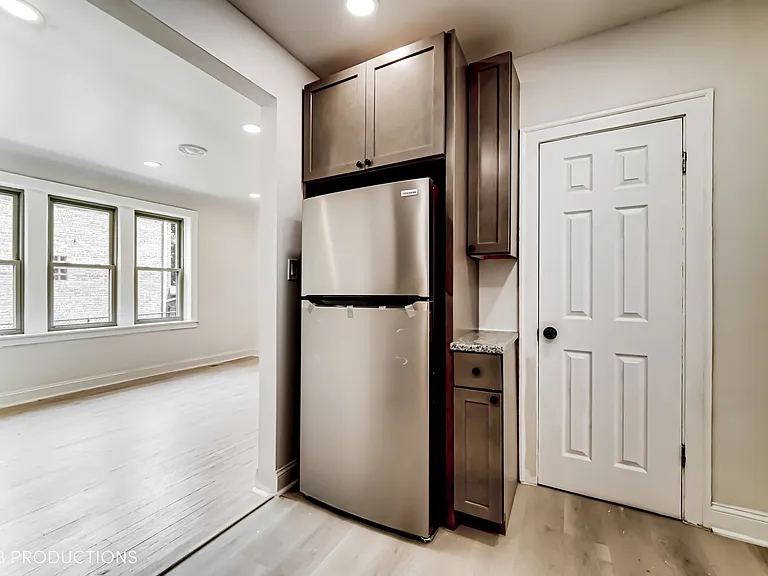 8526 S Oglesby Ave #2F — Photo 14