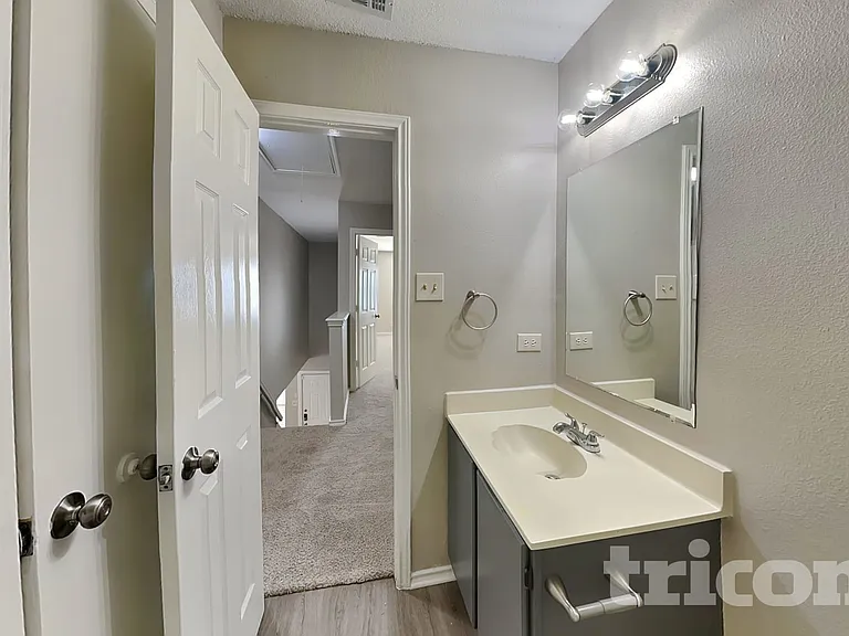 8015 Chestnut Barr Dr — Photo 17