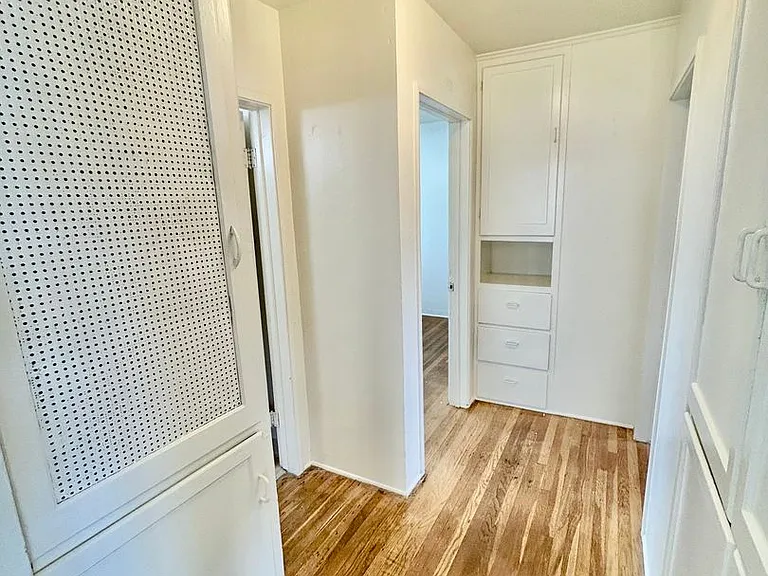 Bright & Airy 2 Bed / 1 Bath Apartment in Point Loma! — Photo 10