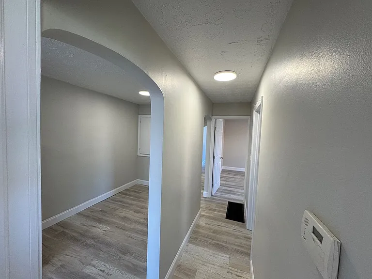 148 S Powell Ave — Photo 8