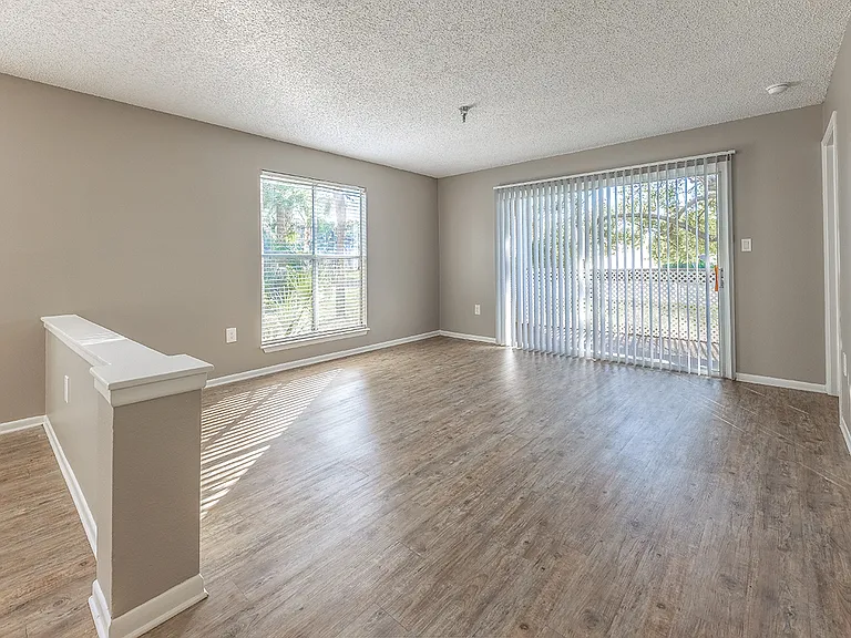 Palm Cove Apartments — Photo 36