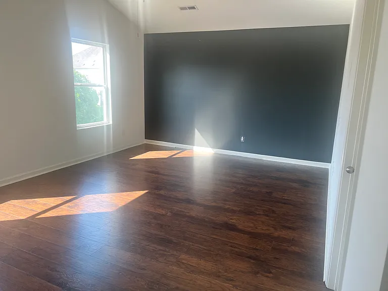 4599 Woodford Cir — Photo 8