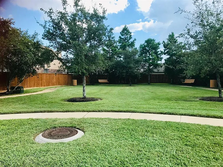 2410 Summers Glen Ct — Photo 24