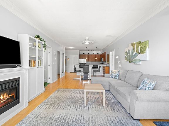 5th image of 14 E Royal Ave #413