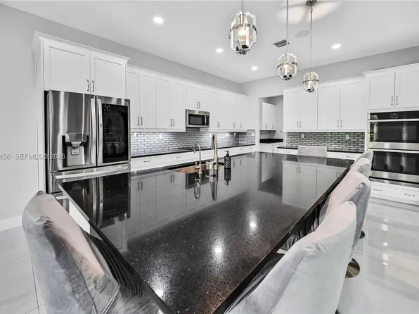 8645 NW 39th Ct, Coral Springs, FL 33065