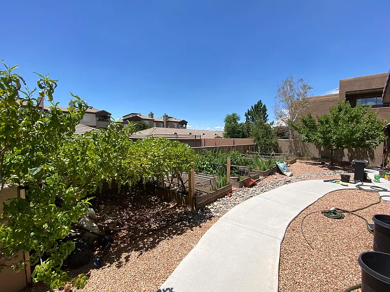 8701 Desert Finch Ln NE — Photo 21