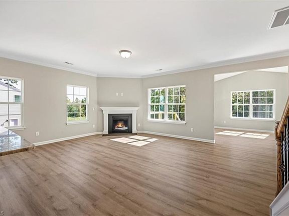 4th image of 1326 Reading Ct Lot 50
