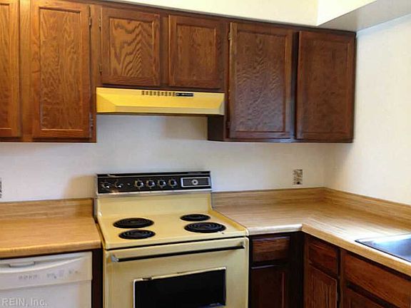 2nd image of 1418 Amelia Ave