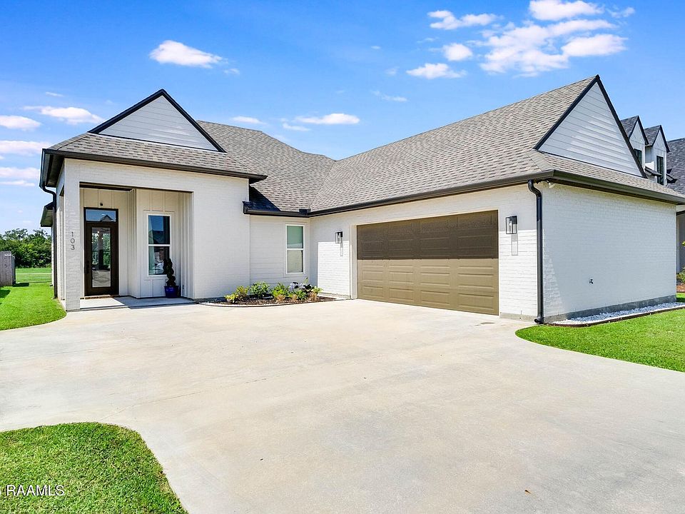 1st image of 103 Queen Palm Cir