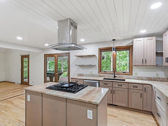 5th image of 68 Washington Dr
