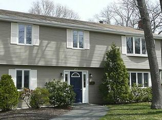 211 Potters Ave, Warwick, RI 02886