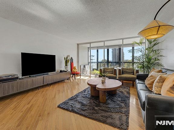 2nd image of 5 Horizon Road #505