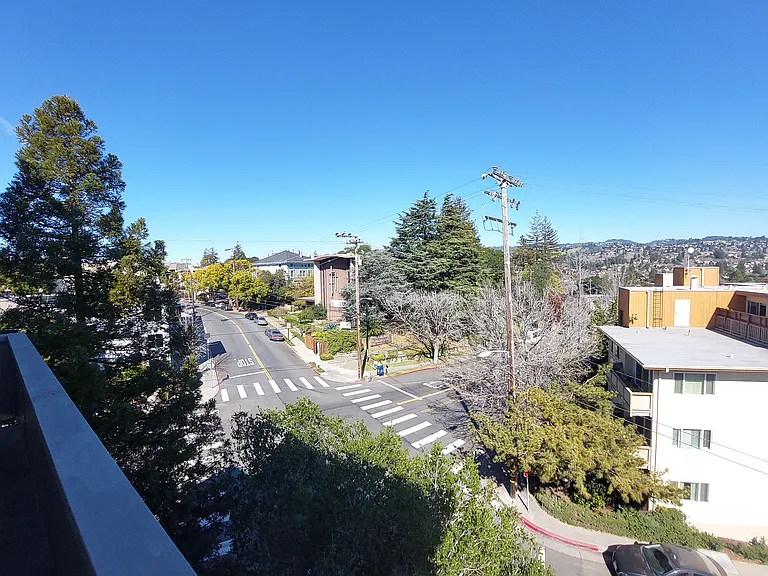 748 Oakland Avenue Apartments — Photo 21
