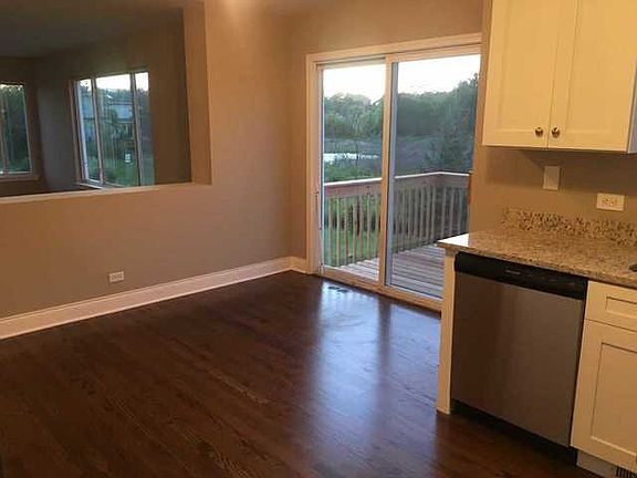4th image of 2384 N Fox Chase Dr