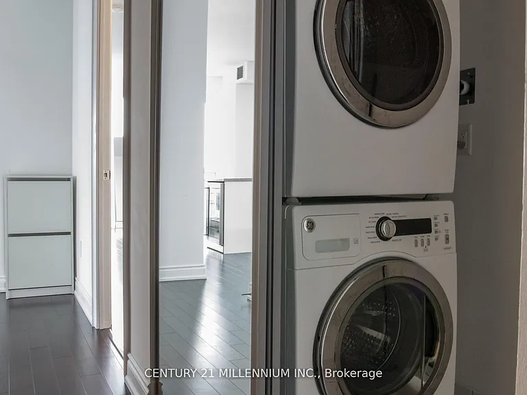 388 Yonge St #7002 — Photo 10