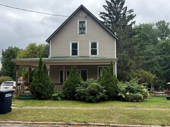 21 Spruce St, Malone, NY 12953