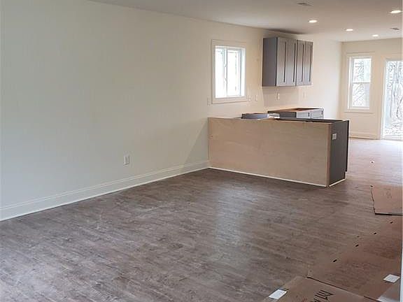 5th image of 150 Clair Ave
