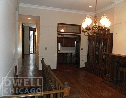 3rd image of 816 N Dearborn St APT 1