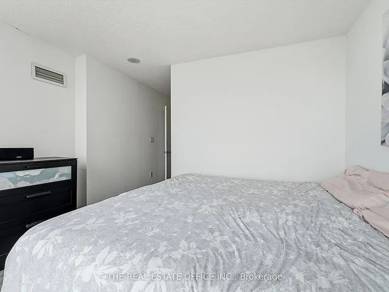 15 Fort York Blvd #4212 — Photo 12