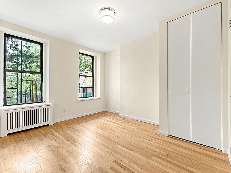 414 W 49th St #2B — Photo 4