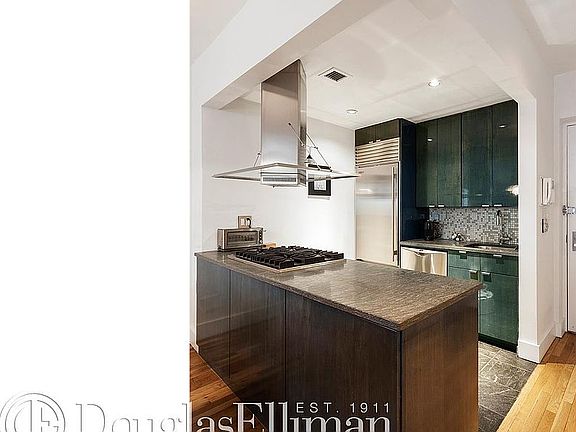 3rd image of 167 Perry St #1/2D