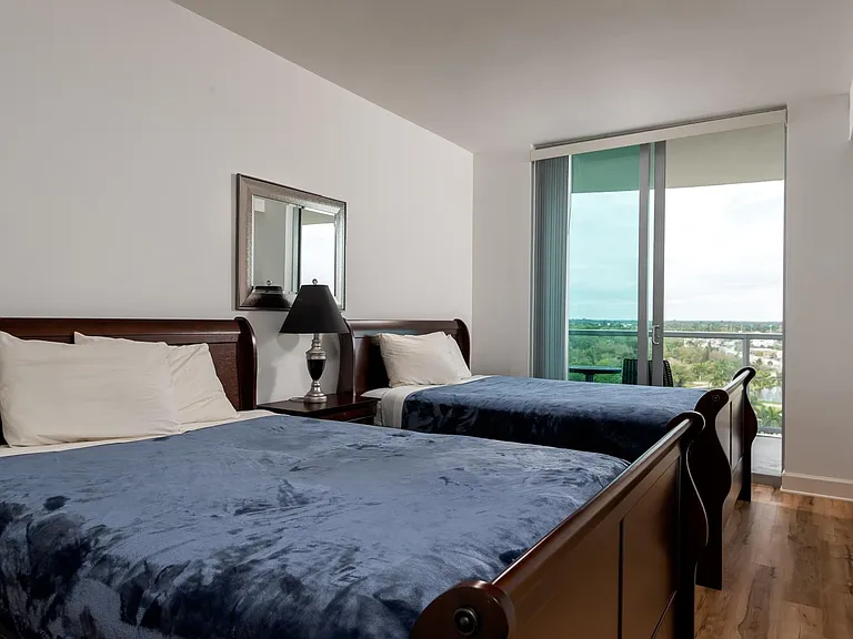 3001 Oasis Grand Blvd — Photo 20