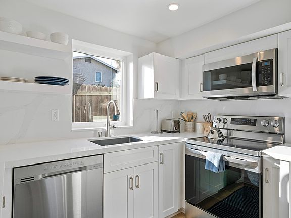 3rd image of 2661 C St #2