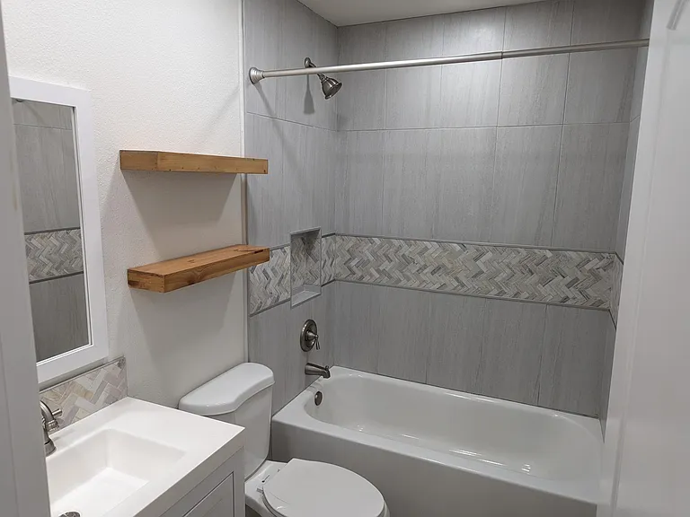 Upstairs Shared Bathroom