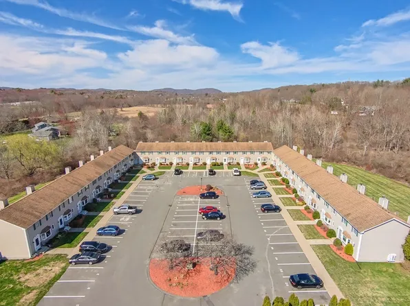 55 Pleasant St APT 14, Granby, MA 01033