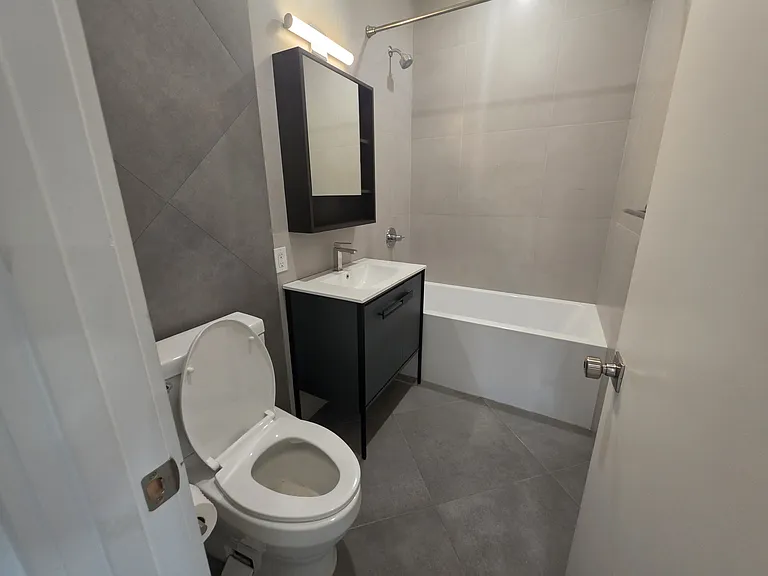 1595 New York Ave #4R — Photo 3