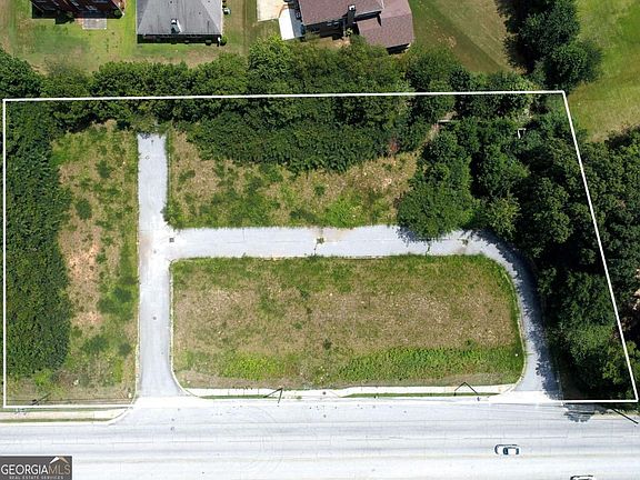 2nd image of 758 S Stone Mountain Lithonia Rd