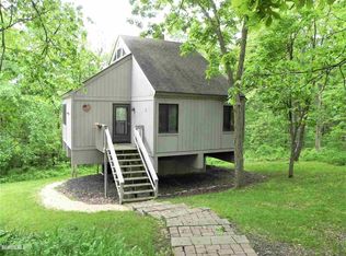 2 Greenwood Trl, Galena, IL 61036