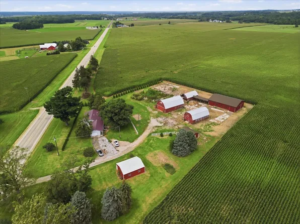 9896 Lincoln Rd, Morrison, IL 61270