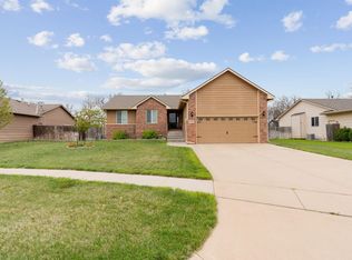 1043 E Splitwood Way St, Derby, KS 67037