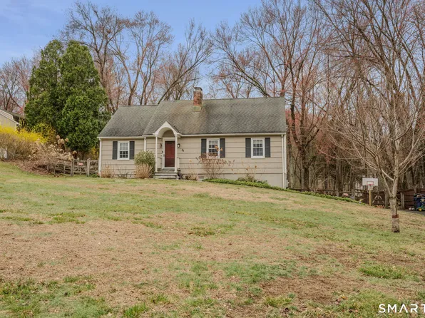 32 Greenbriar Lane, Newtown, CT 06470