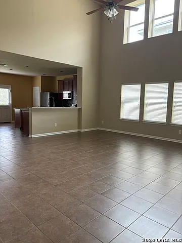 4 bed, 2.5 bath, 2521 sqft, $2,150 — Photo 3