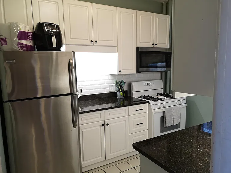 86 Glenville Ave — Photo 4
