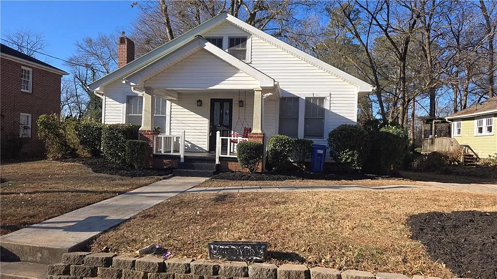 3 bed, 2.0 bath, 1613 sqft, $2,300 — Photo 1