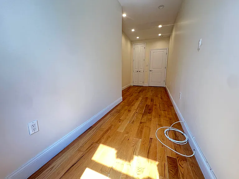637 Saint Marks Ave #1R — Photo 4