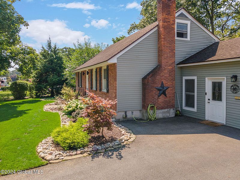3rd image of 22 Merritt Drive