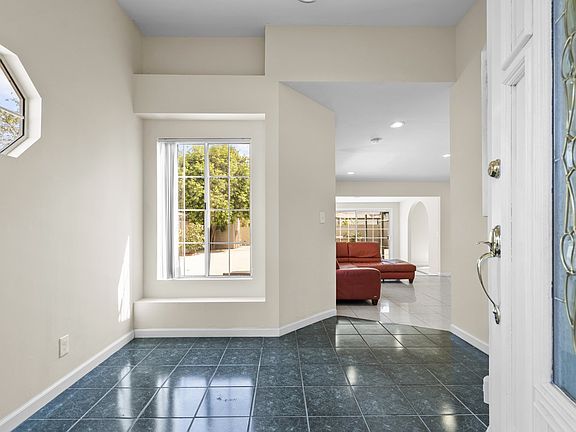 5th image of 15732 Vintage St