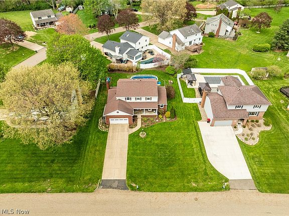 3rd image of 8811 Blitzen Rd NW