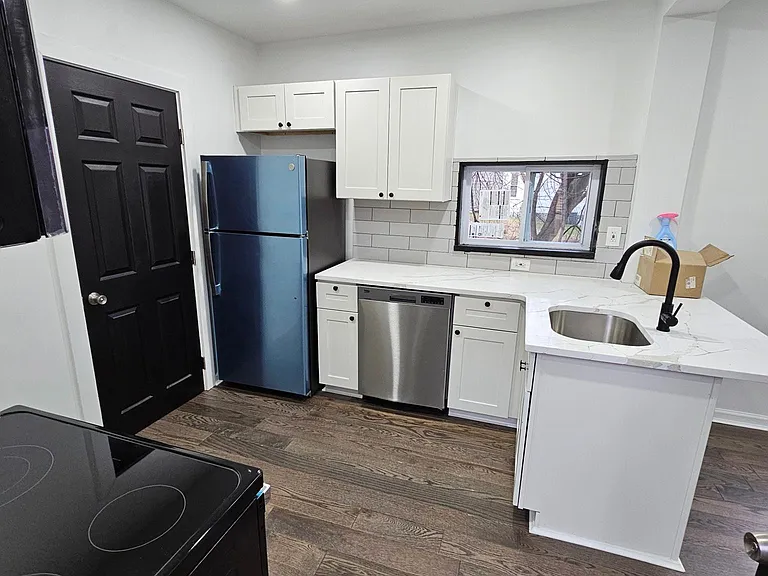 636 Lillian St — Photo 9