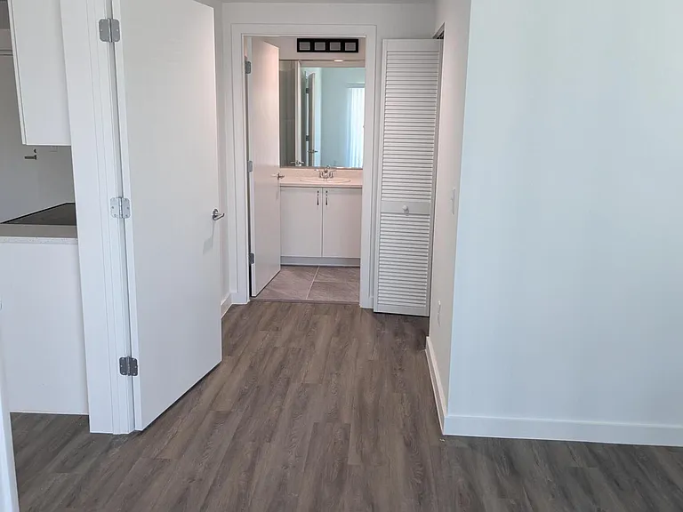 2202 N Tamarind Ave #303 — Photo 8