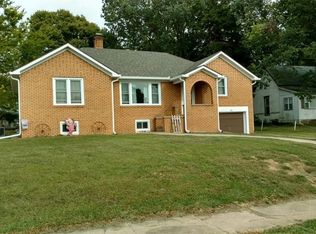 310 S 3rd Ave, Newton, IL 62448